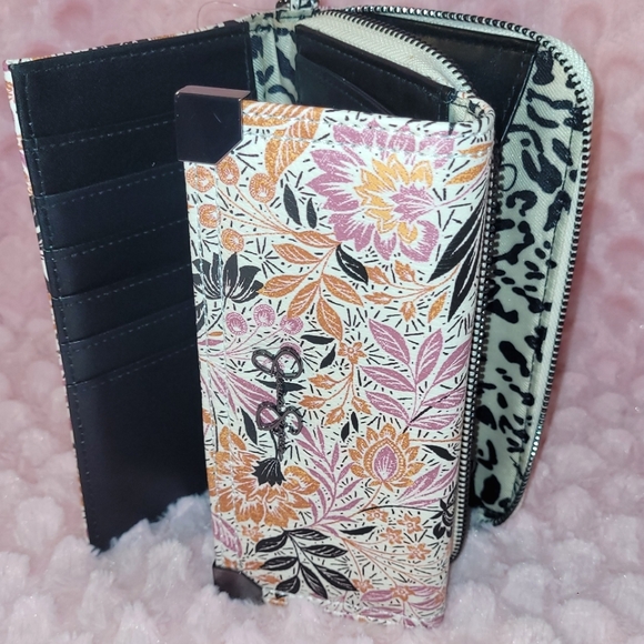 Jessica Simpson Handbags - Jess. Simpson Mega Trifold Wallet